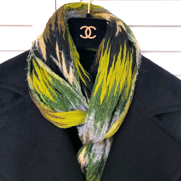 20% OFF🌟Tolani Weeds Scarf in Green/Black - Picture 1 of 13